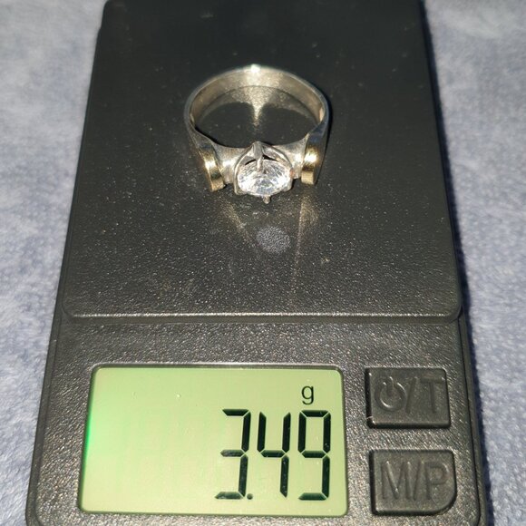 Elegant & Radiant Sparkling Vintage 925 Sterling Silver White Zircon Ring - Picture 8 of 14